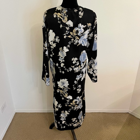 Fashion Nova Black Blue Floral Long Sleeve Kimono Jacket Size Medium - Picture 4 of 4